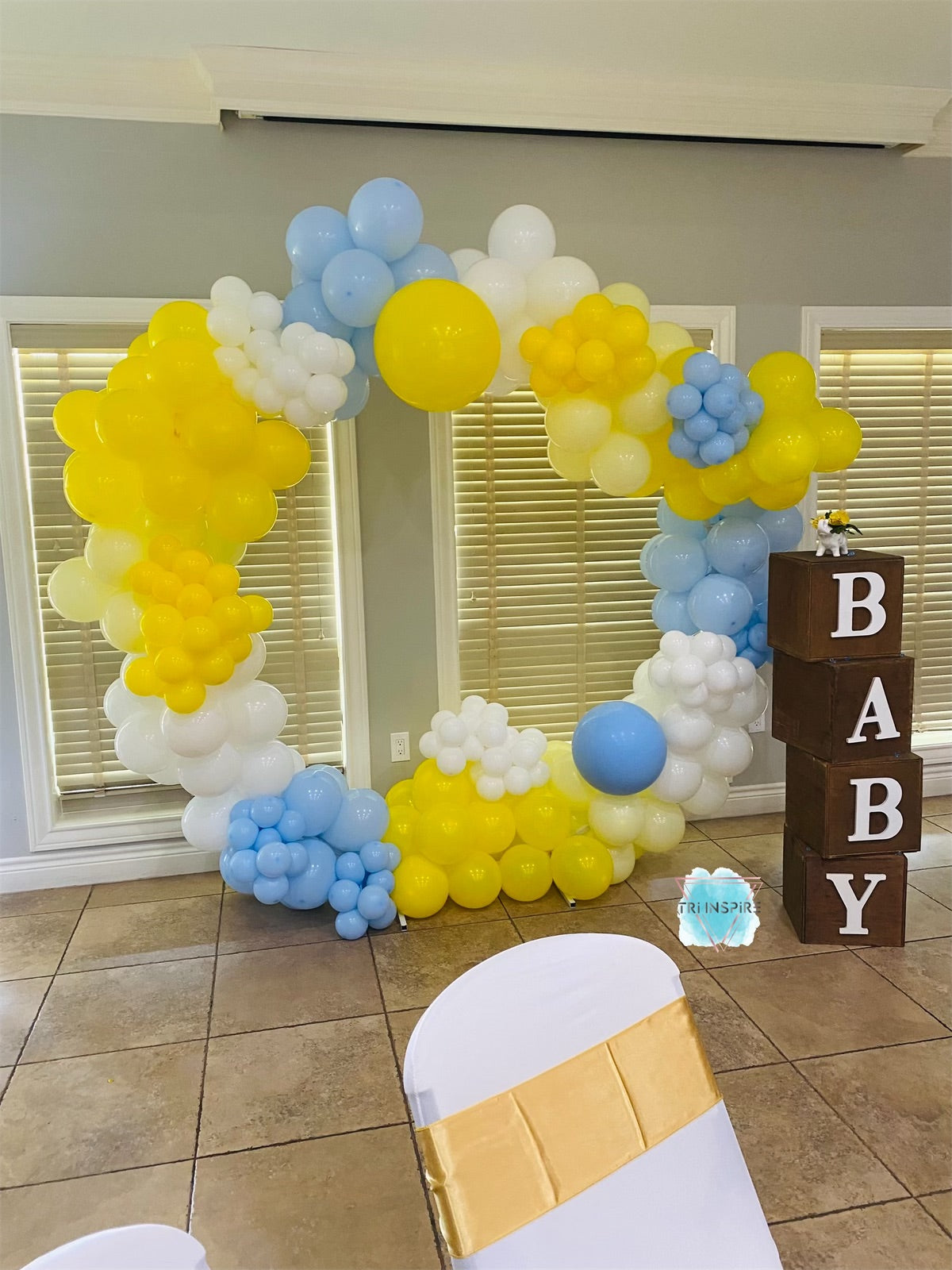 Round White Metal Backdrop